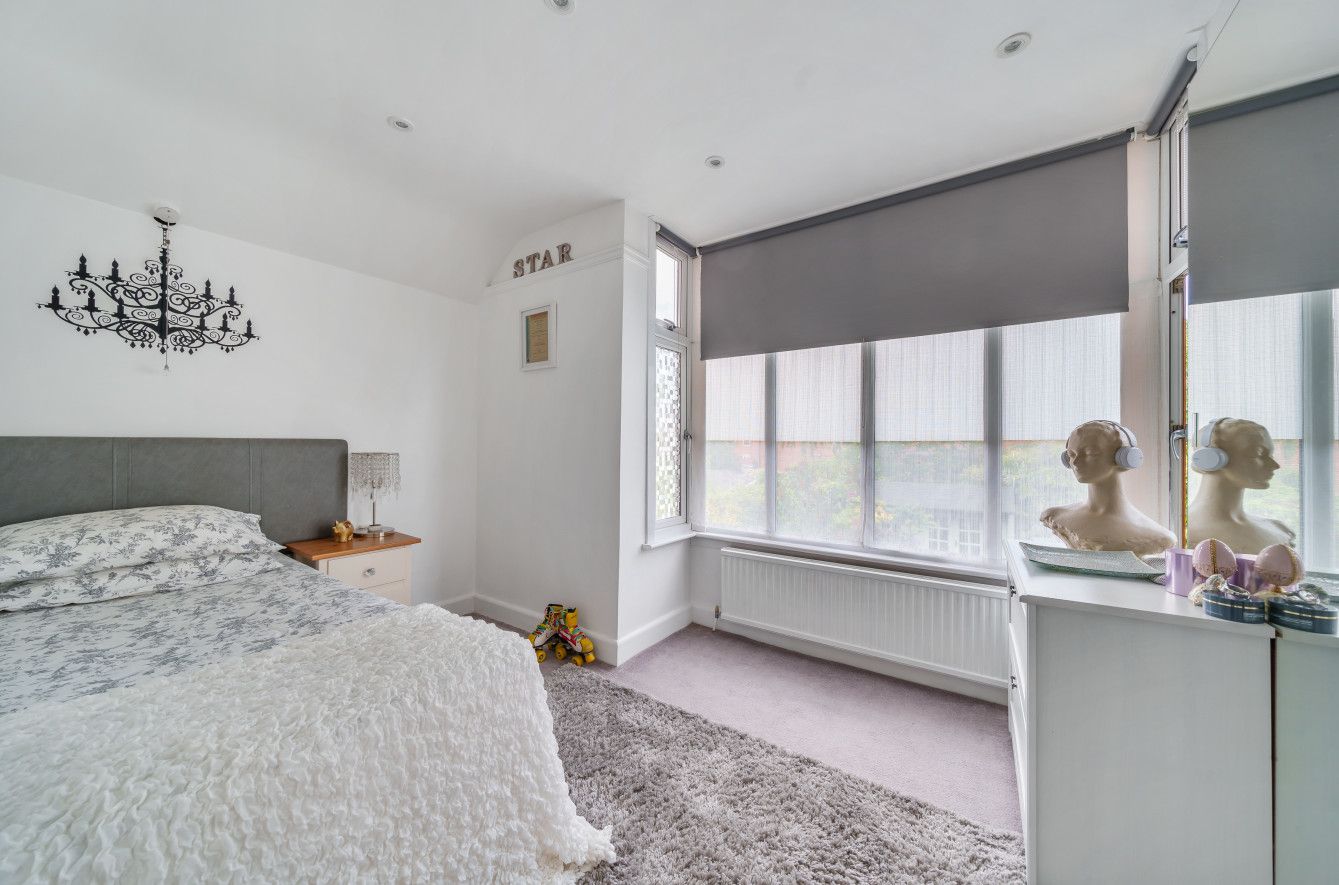 Bendysh Road, Bushey, WD23 Browns